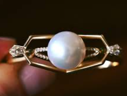 Renisis Jewelry Comes to Jensen Stern With Artistry That Redefines the Body